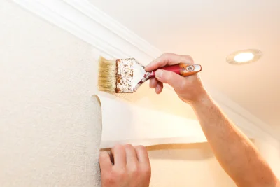 Pose de papier peint à Sautel — revêtements muraux et toiles de verre